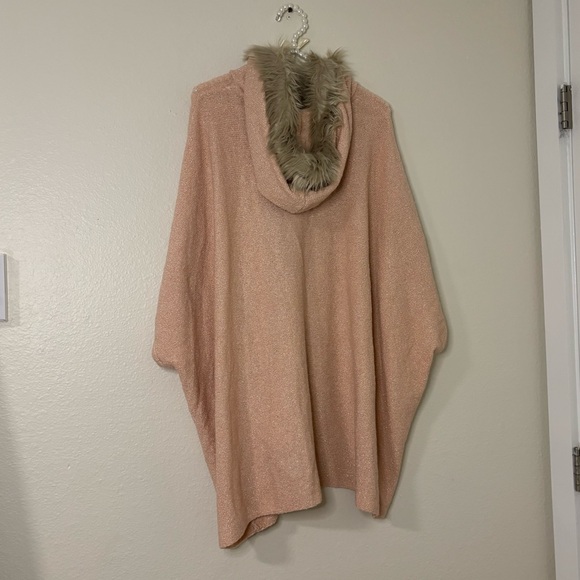 Black Rivet Women Pink and Gold Faux Fur Trim Hooded Poncho - Picture 9 of 9